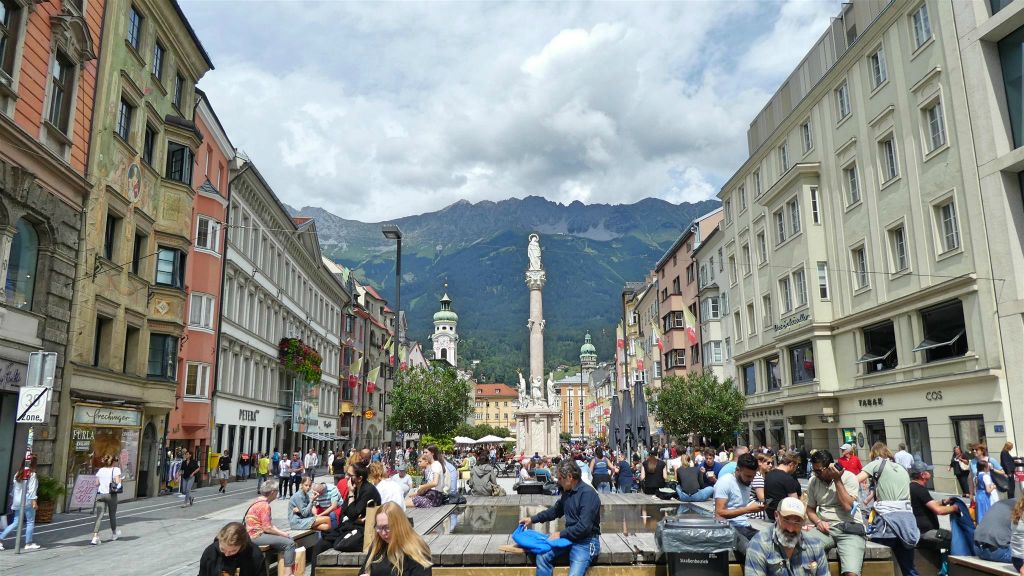 INNSBRUCK - de Maria Theresa-straße