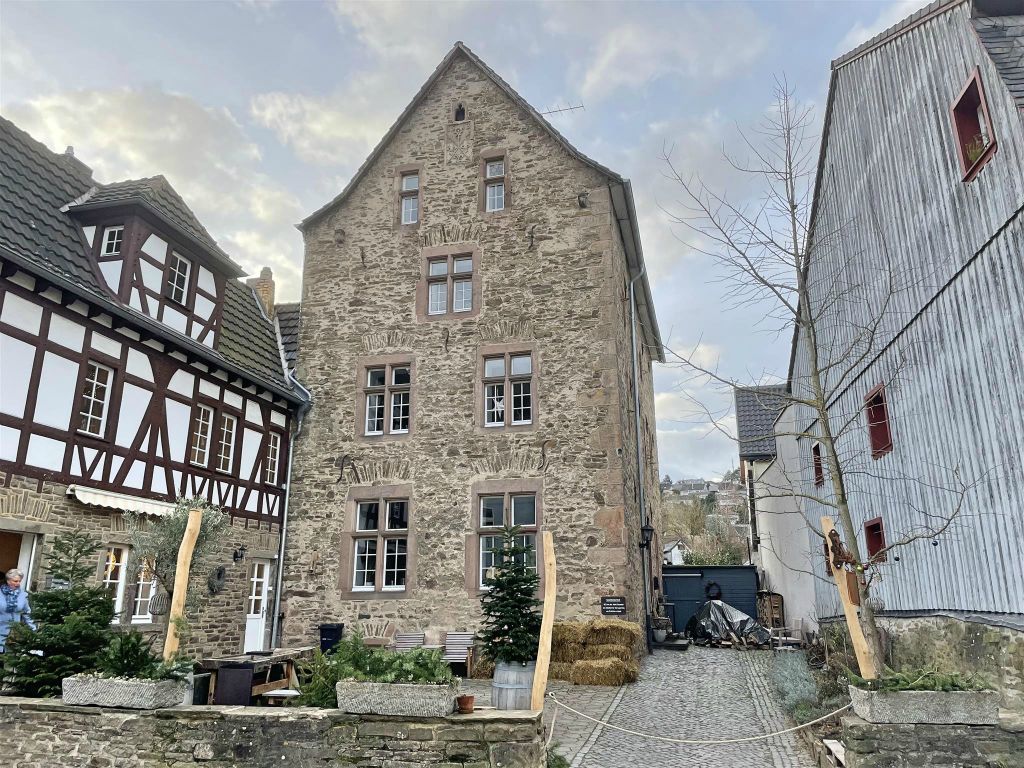 BAD MÜNSTEREIFEL - de steinolderhal