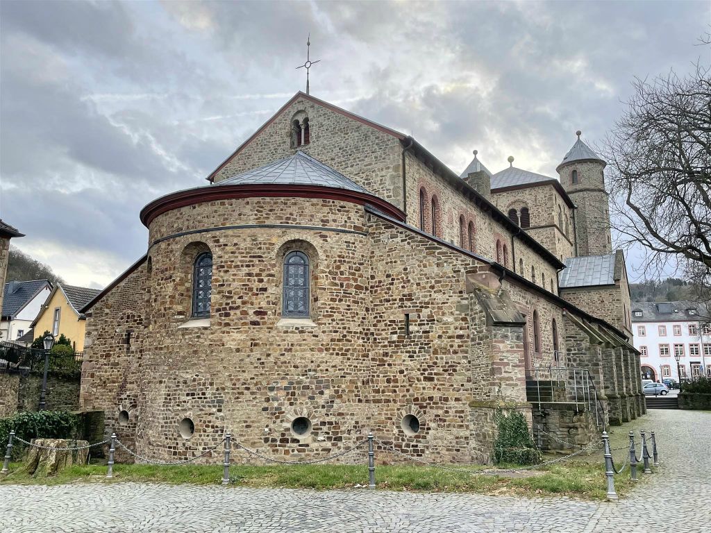 BAD MÜNSTEREIFEL - de kerk van Chrysanthus en Daria