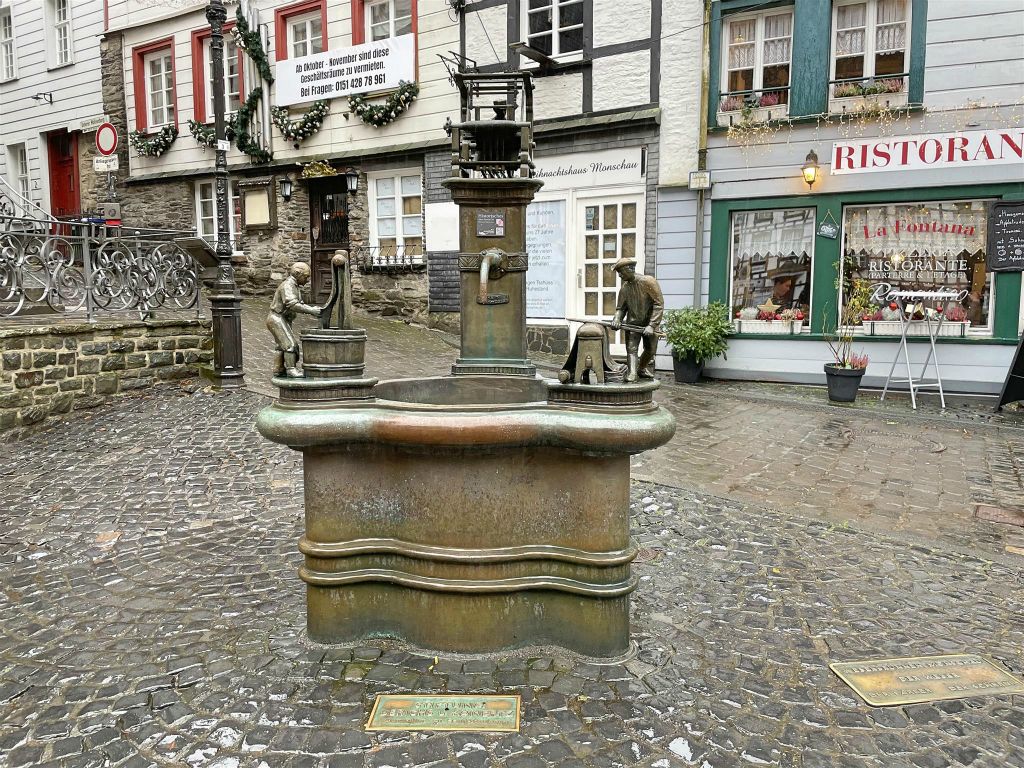 MONSCHAU - de wever- of clothier-fontein