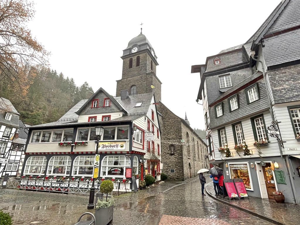 MONSCHAU - de kerk van de onbevlekte ontvangenis