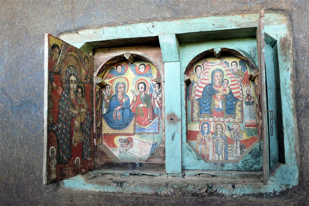 BAHIR DAR - een raamluik bij de Ura Kidane Mihret kerk op het Zeghe Peninsula eiland