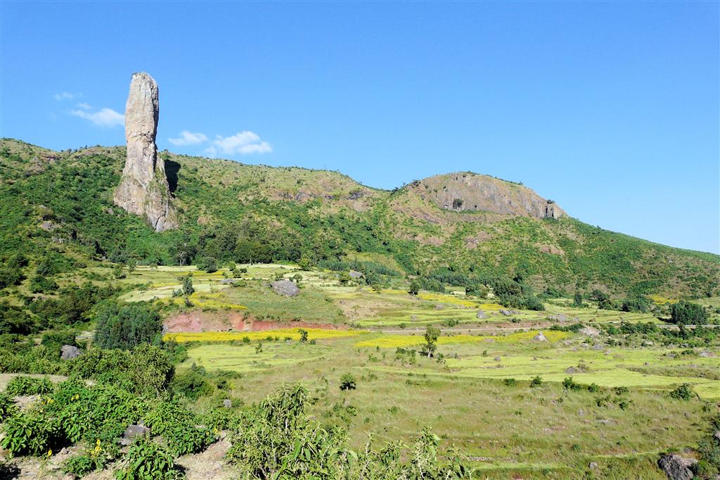 BAHIR DAR -> GONDAR - uitzicht op de rots die vinger van god wordt genoemd