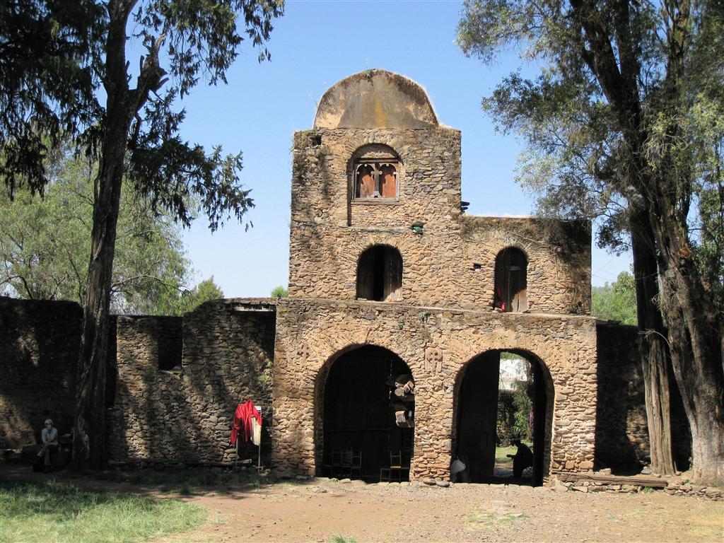 GONDAR - de uitgang van Fasil Ghebbi complex