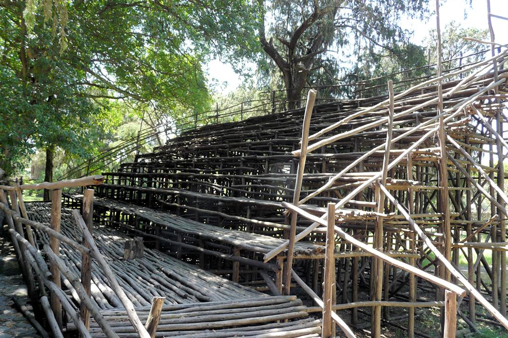 GONDAR - een tribune bij het bad van Fasilidas