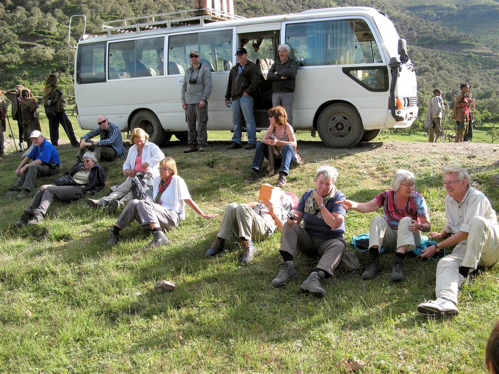 DEBARK (Simien Nationaal Park) - groepsgenoten en Carlos na onze wandeling naar de Jinba waterval