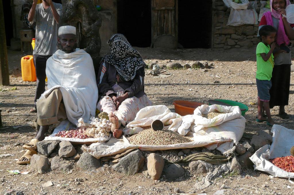DEBARK -> AKSUM - groenteverkoop in een dorp