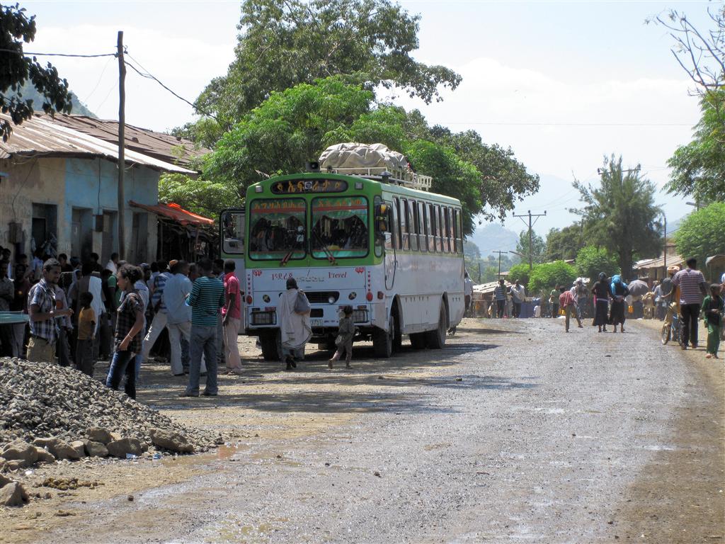 DEBARK -> AKSUM - een lokale bus