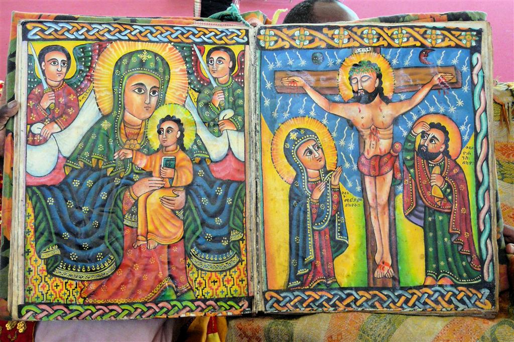 AKSUM - het ongeveer 1000 jaar oud manuscript in de nieuwe Saint Mary of Zion kerk