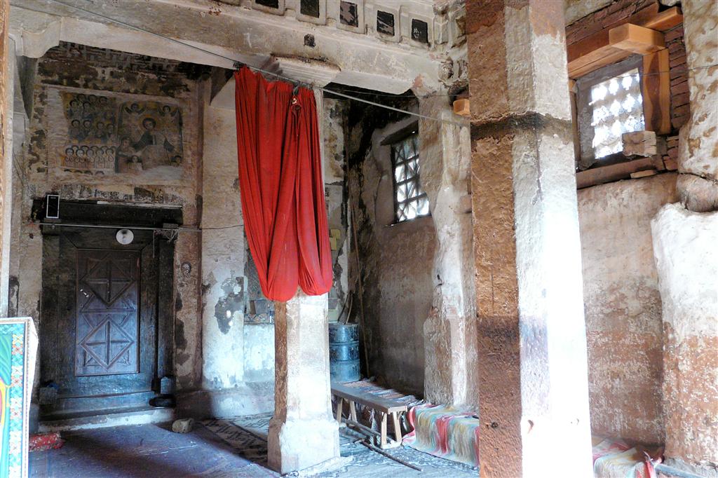 YEHA -> MEKELE - binnen in de Abreha Atsbeha rotskerk