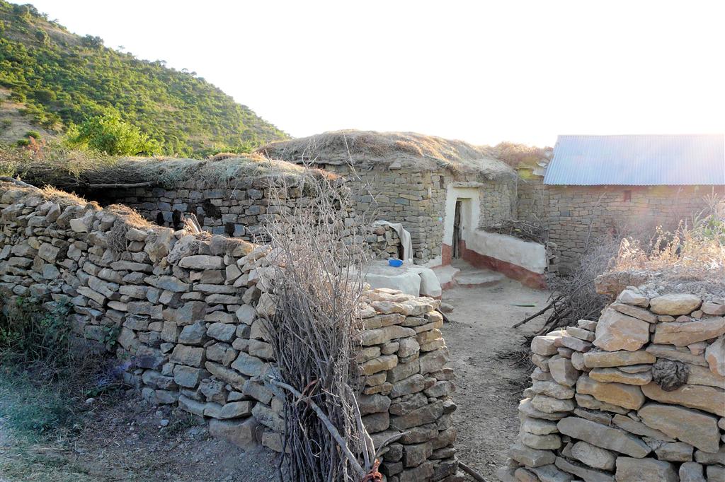 YEHA -> MEKELE - een erf met een huis