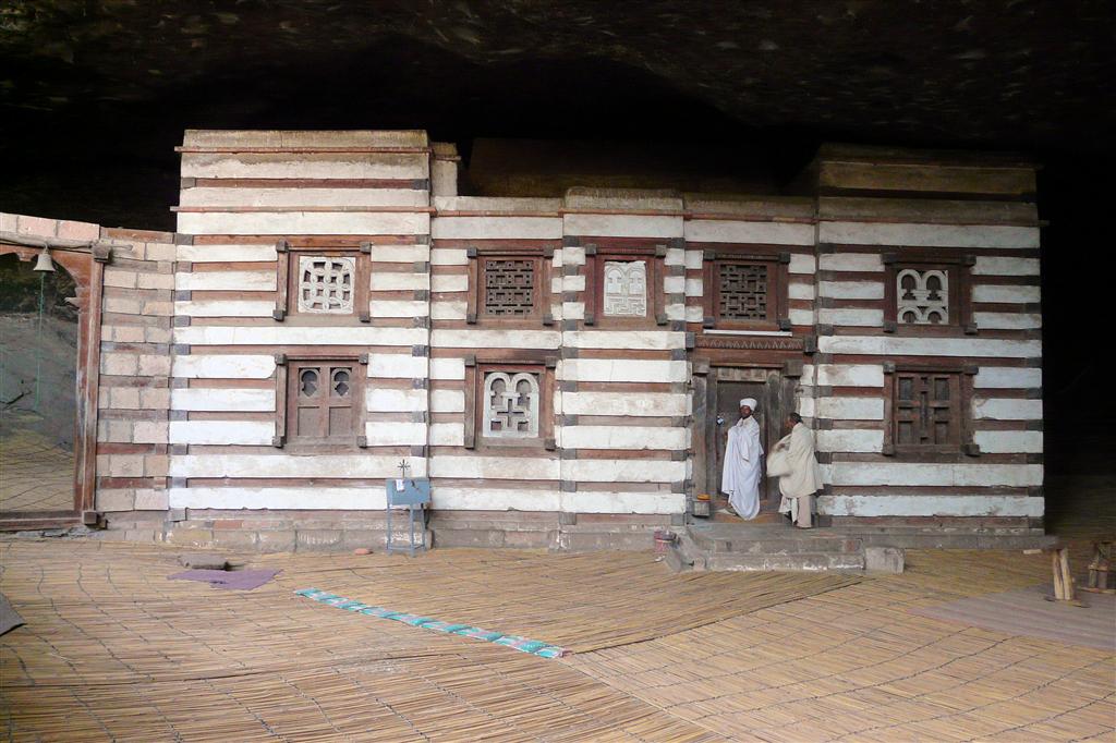 LALIBELA - de Yemrehanna Kristos kerk