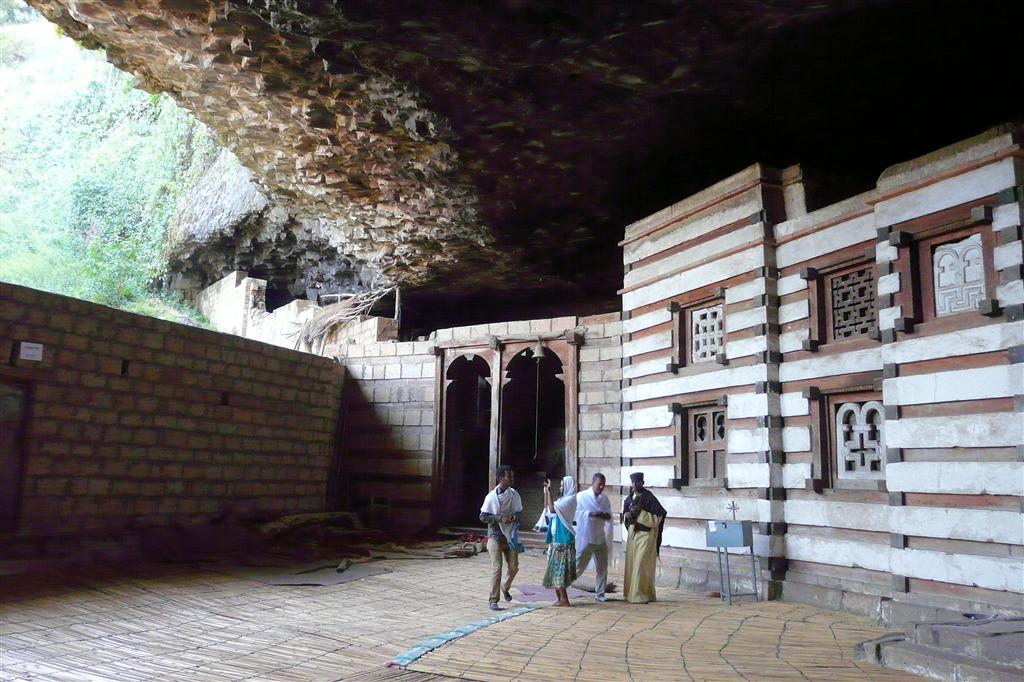 LALIBELA - de Yemrehanna Kristos kerk