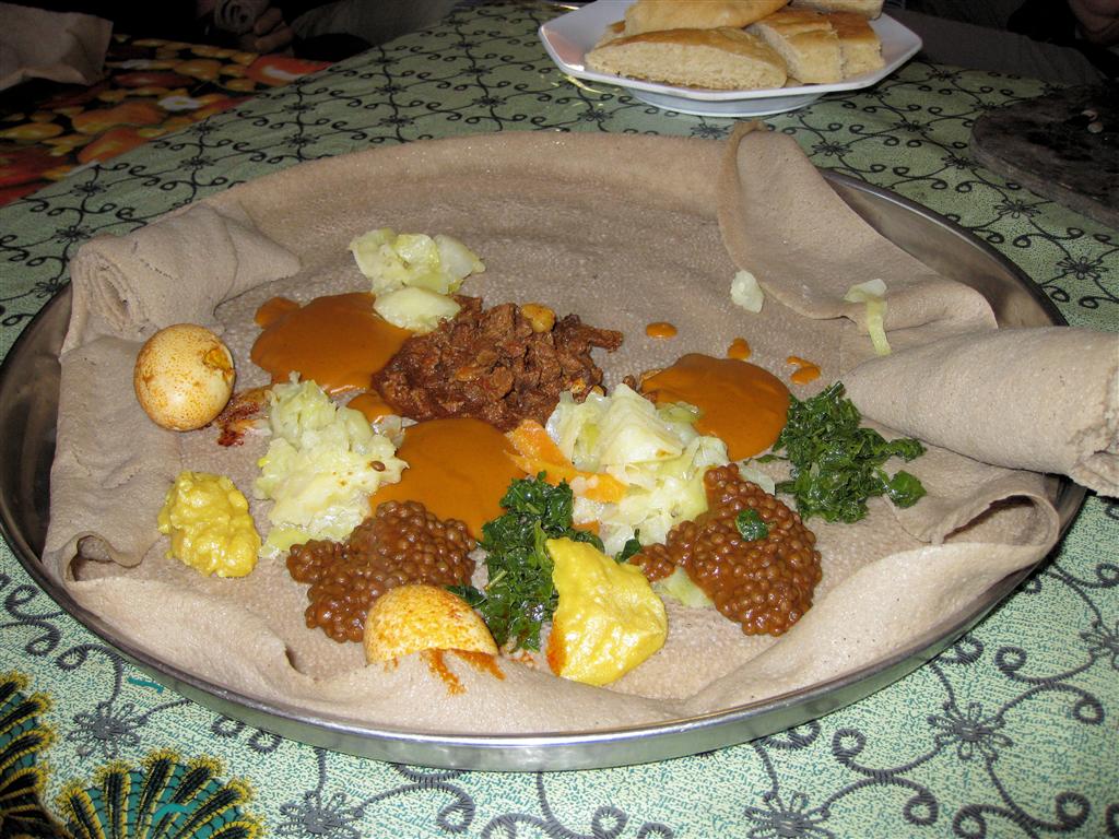 LALIBELA - onze injera met allerlei gerechten