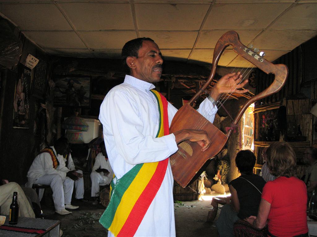 LALIBELA - muziek tijdens de lunch