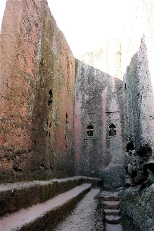 LALIBELA - de zijkant van de Bete Golgotha rotskerk