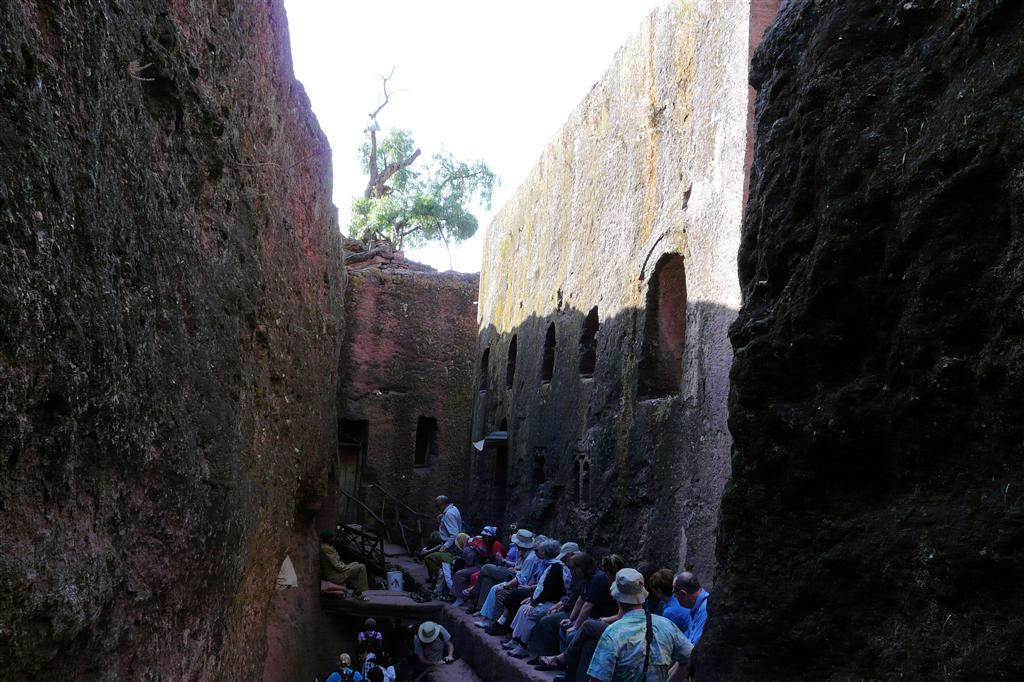 LALIBELA - de ingang naar de Bete Golgotha rotskerk