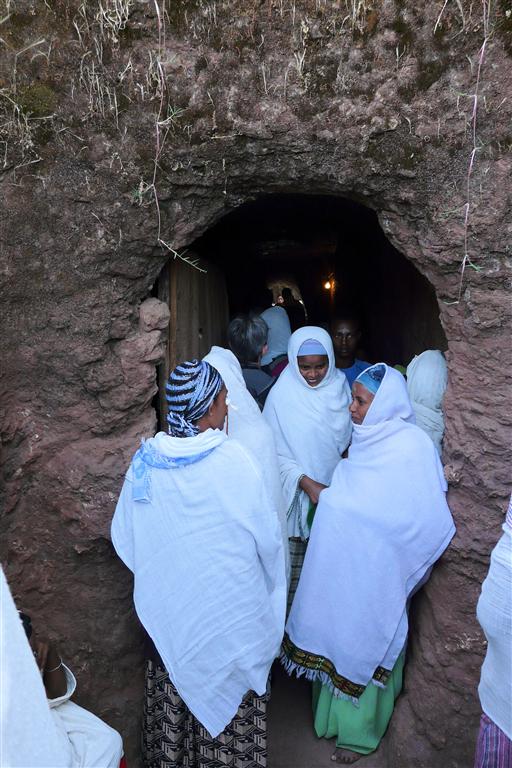 LALIBELA - de tunnel naar de Bete Golgotha rotskerk