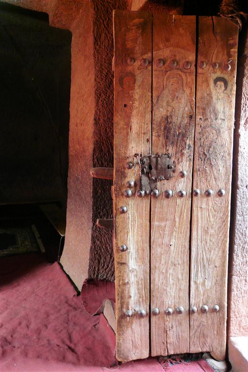 LALIBELA - de toegangsdeur van de Bete Gabriel-Rufael rotskerk