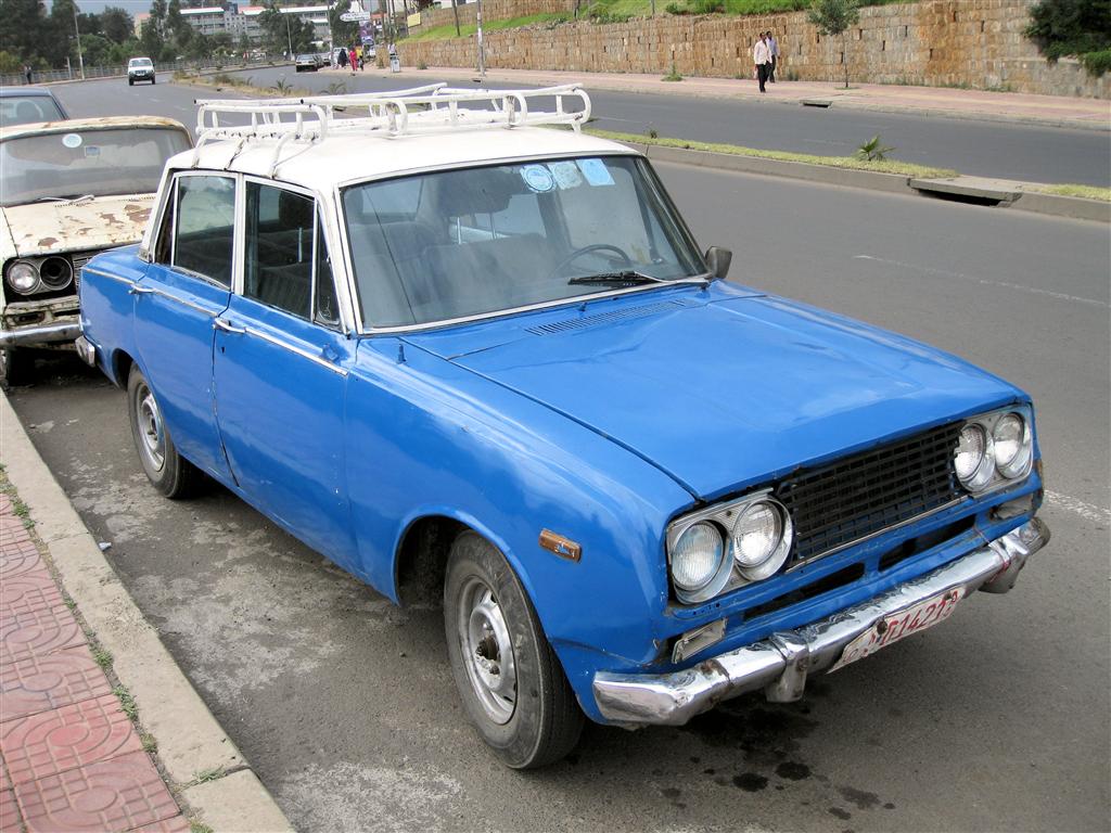 ADDIS ABEBA - een Lada 2103 als taxi