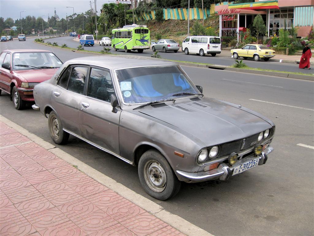 ADDIS ABEBA - een Mazda 616 uit 1970