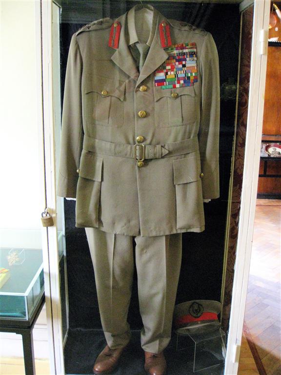 ADDIS ABEBA (etnologisch museum) - een militair uniform van een keizer