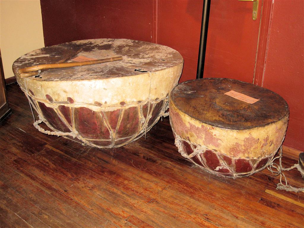ADDIS ABEBA (etnologisch museum) - oude troms