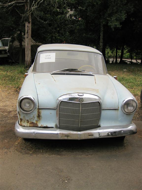 ADDIS ABEBA - een Mercedes 190b uit 1961