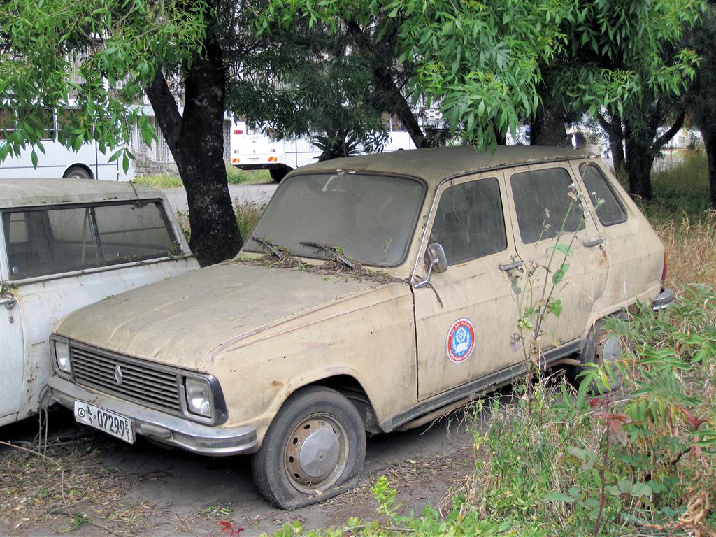 ADDIS ABEBA - een Renault 16 uit 1976