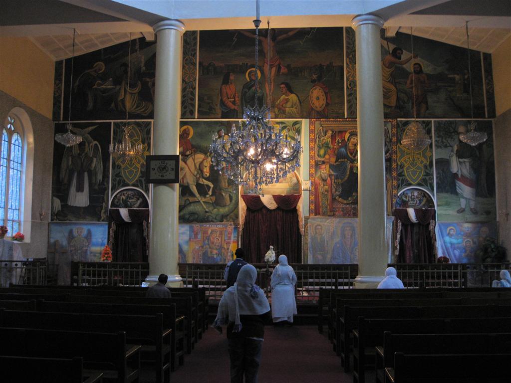 ADDIS ABEBA - binnen in de Kidist Mariam kerk