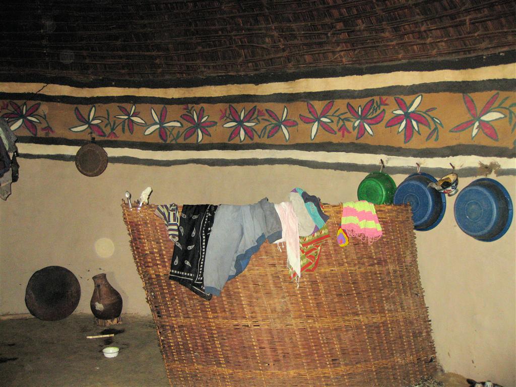 ADDIS ABEBA -> ARBA MINCH - binnen in de traditionele hut