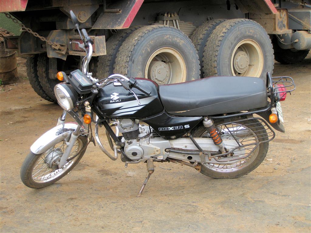 ADDIS ABEBA -> ARBA MINCH - een Bajaj Boxer S brommer