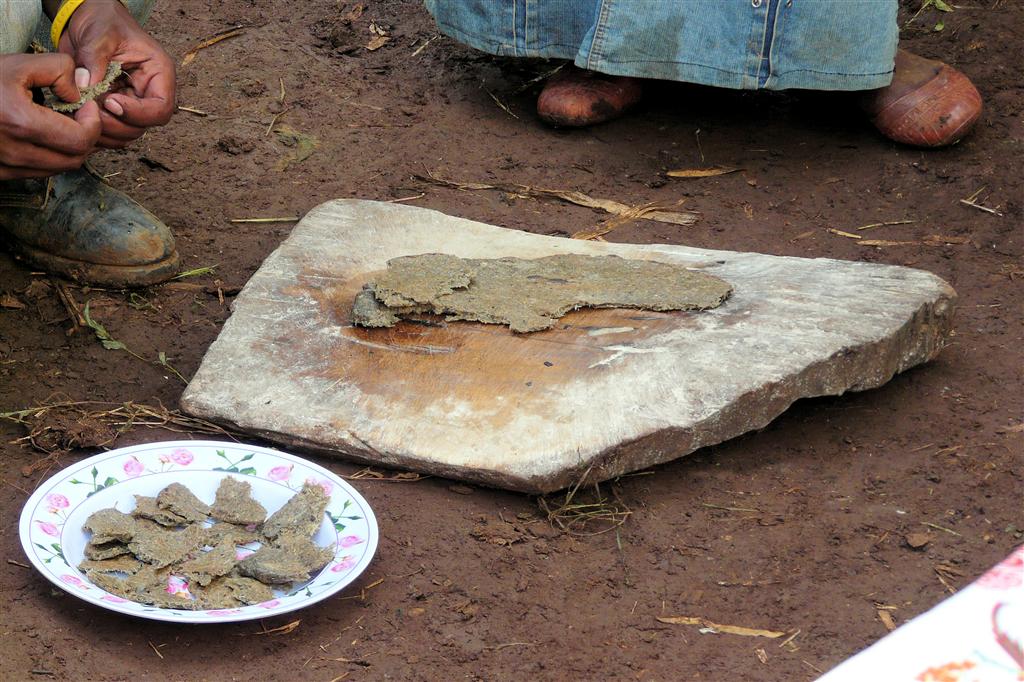 ARBA MINCH - de kotcho (brood) is klaar om op te eten bij de Dorze stam