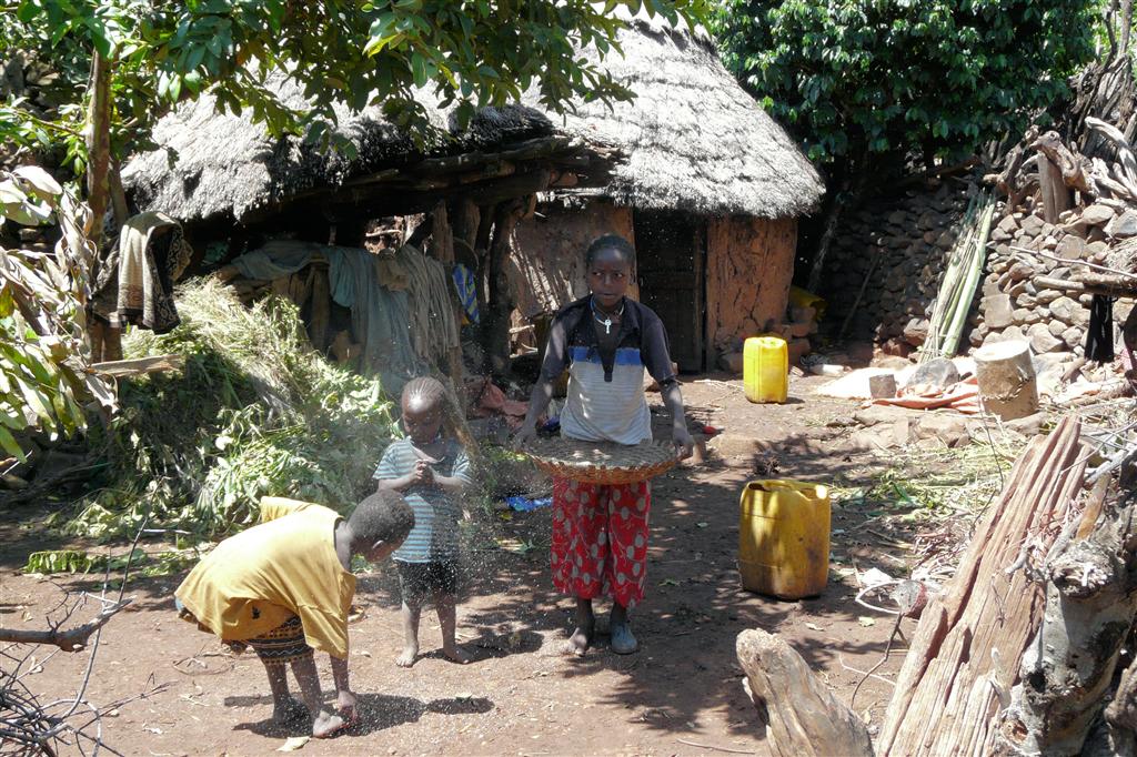 ARBA MINCH -> JINKA - enkele kinderen van de Konso stam