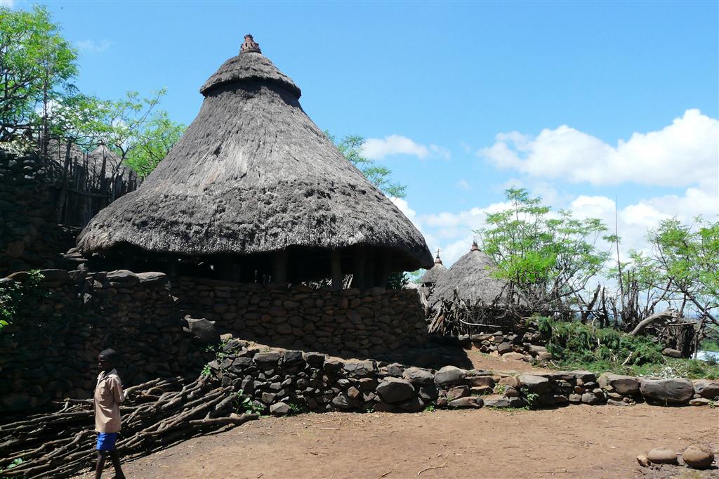 ARBA MINCH -> JINKA - een gemeenschappelijke hut bij de Konso stam