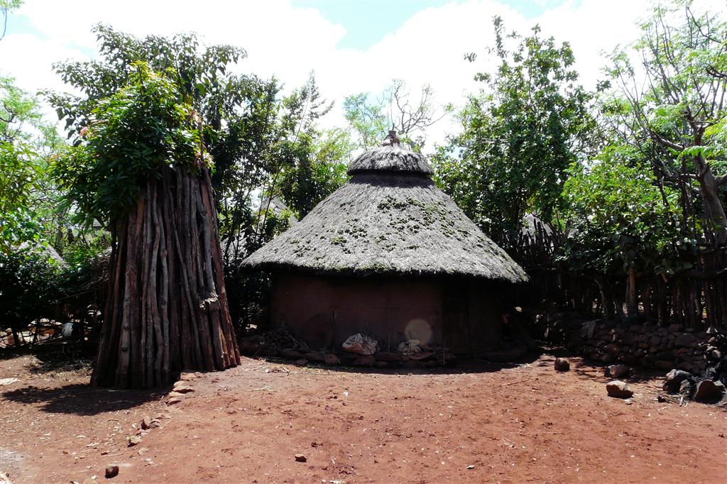 ARBA MINCH -> JINKA - een hut bij de Konso stam
