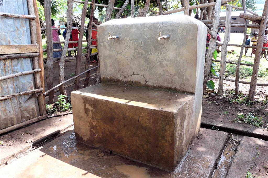JINKA -> KEY AFER - de watervoorziening van een school