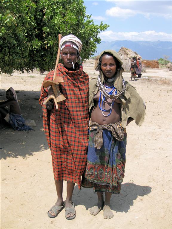 TURMI -> YABELO - een man en vrouw van de Arbore stam