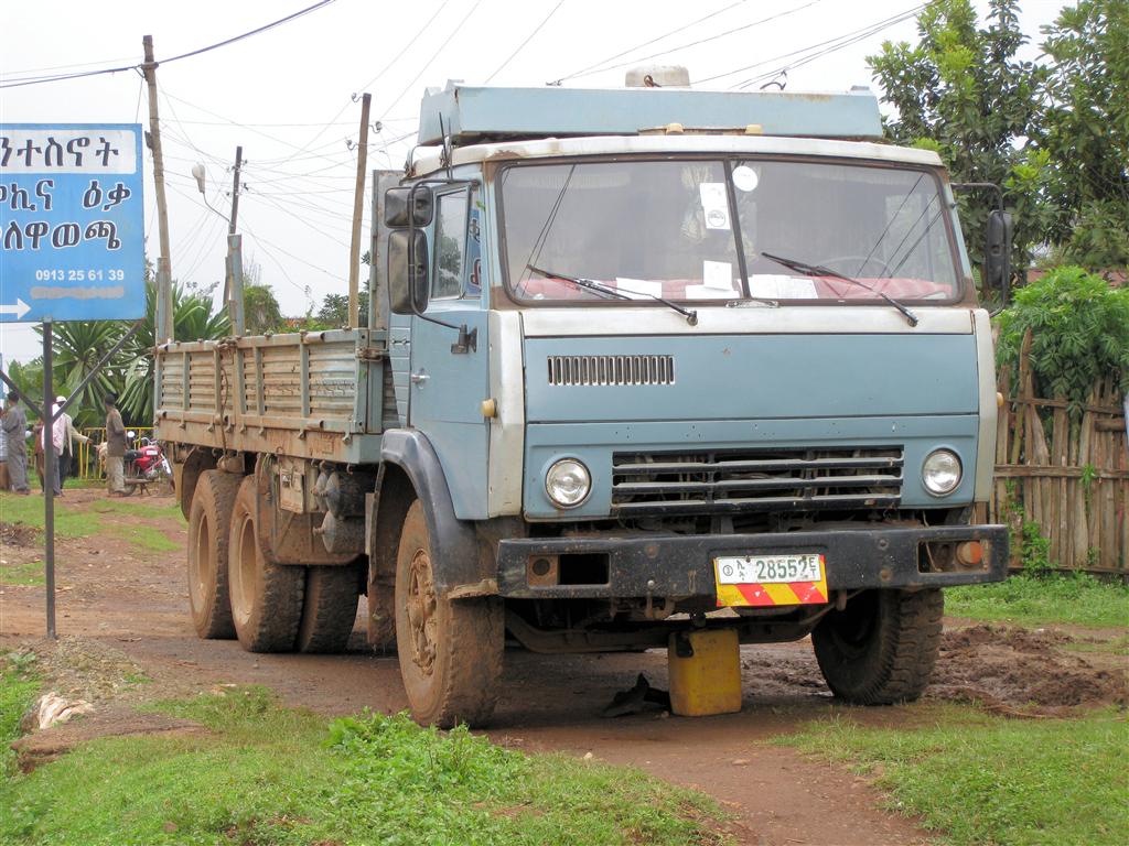 YABELO -> YIRGALEM - een Kamaz 5511 vrachtwagen uit 1976
