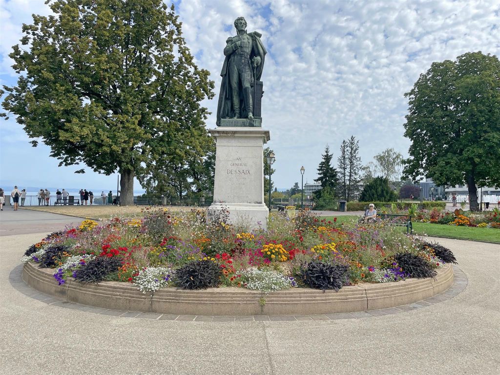 THONON-LES-BAINS - een standbeeld ter ere van de Franse generaal Jozef Marie Dessaix (1764-1834)