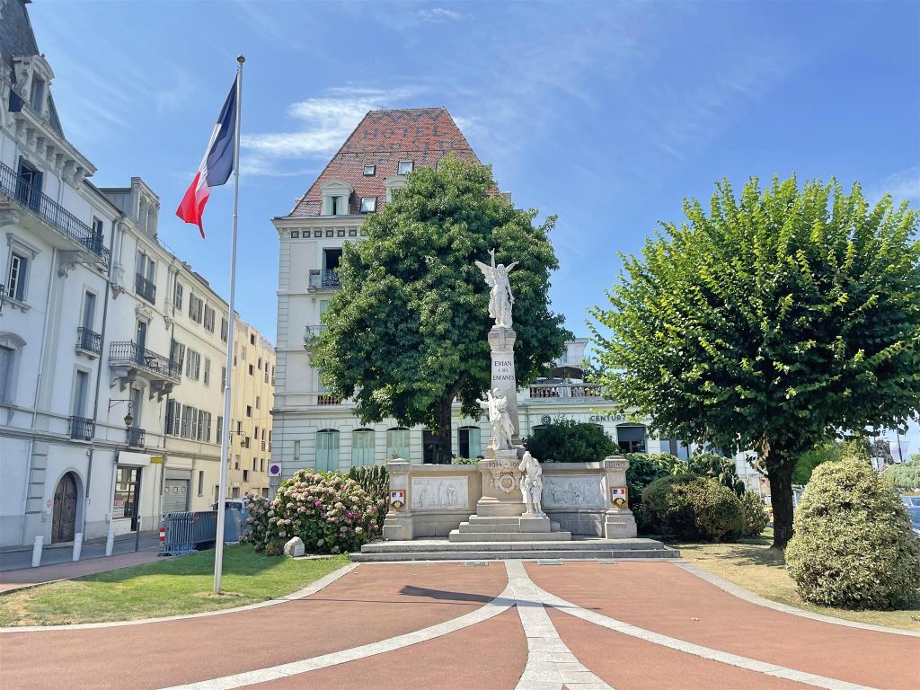 ÉVIAN-LES-BAINS - een oorlogsmonument