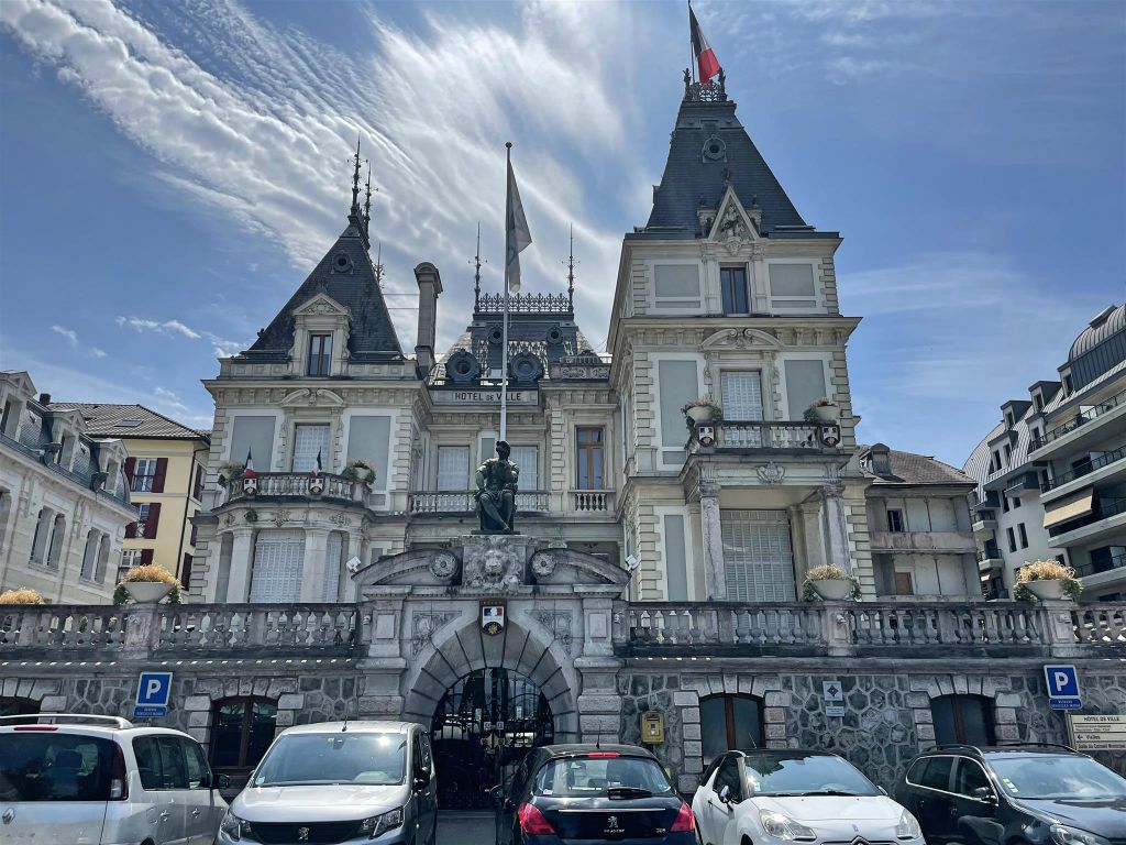 ÉVIAN-LES-BAINS - het gemeentehuis