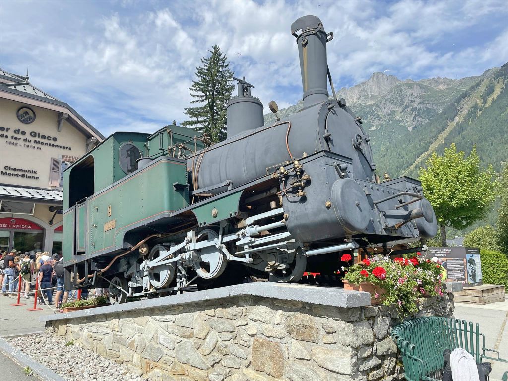 CHAMONIX - de oude stoomlocomotief nummer 8 uit 1927