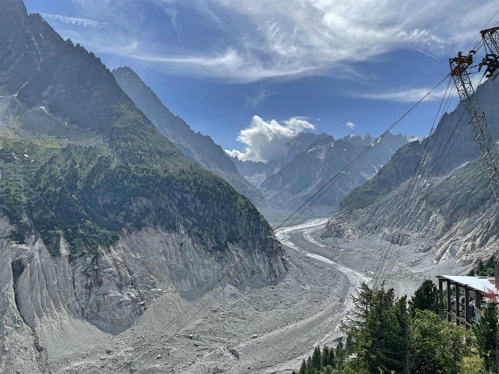 CHAMONIX - het uitzicht bij de kabelbaan naar de ijsgrot Mer de Glace