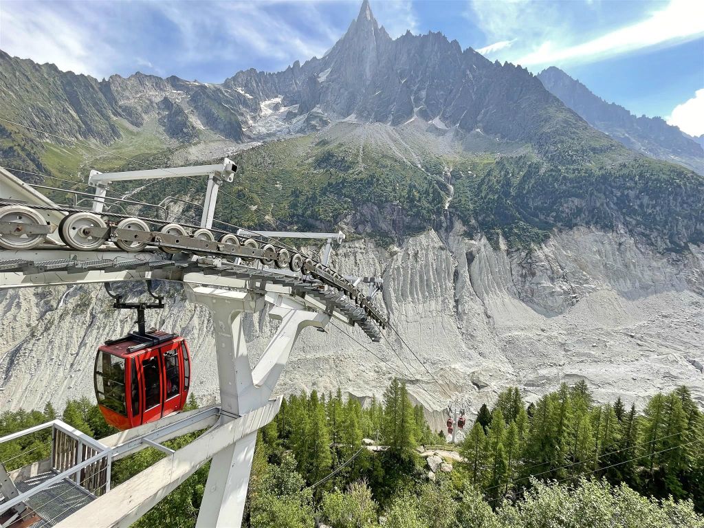 CHAMONIX - de kabelbaan naar de ijsgrot Mer de Glace