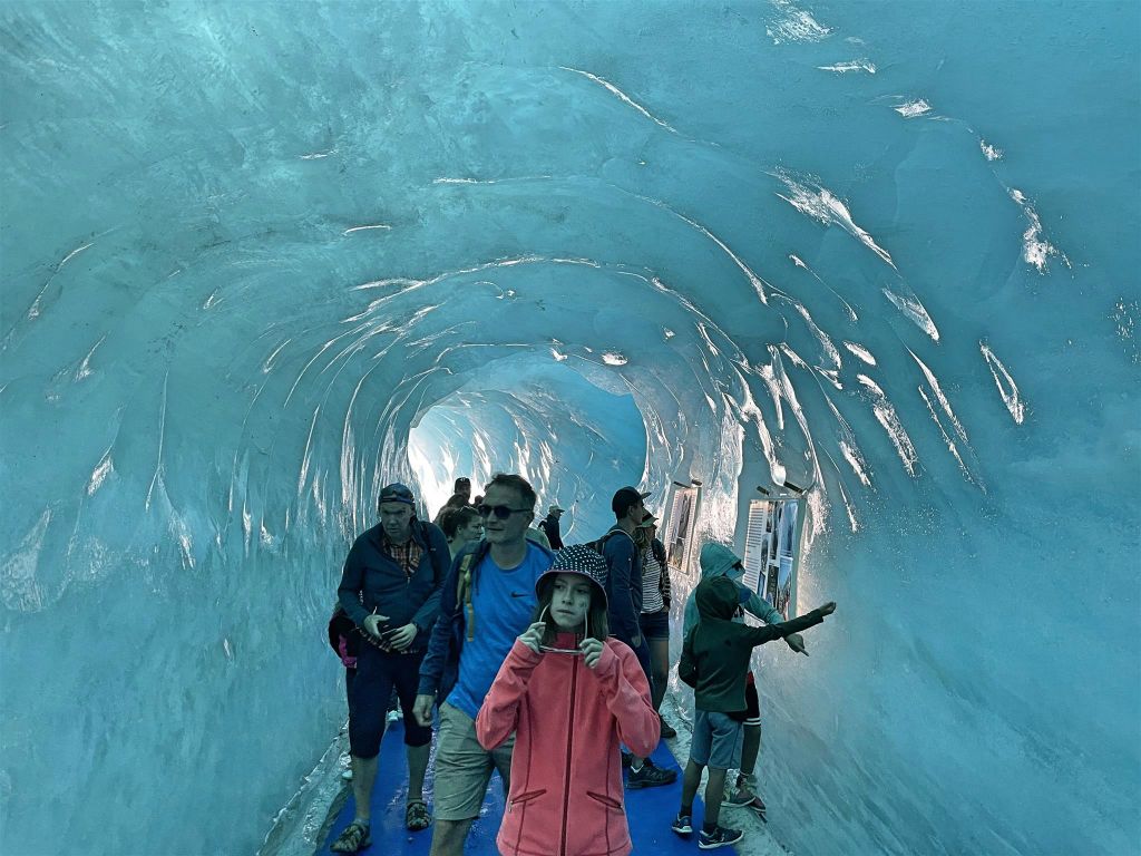 CHAMONIX - binnen in de ijsgrot Mer de Glace