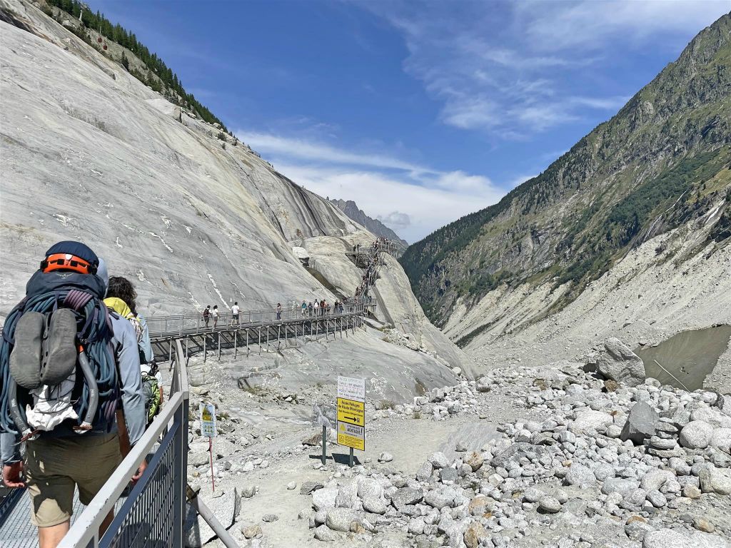 CHAMONIX - de trappen van en naar de ijsgrot Mer de Glace