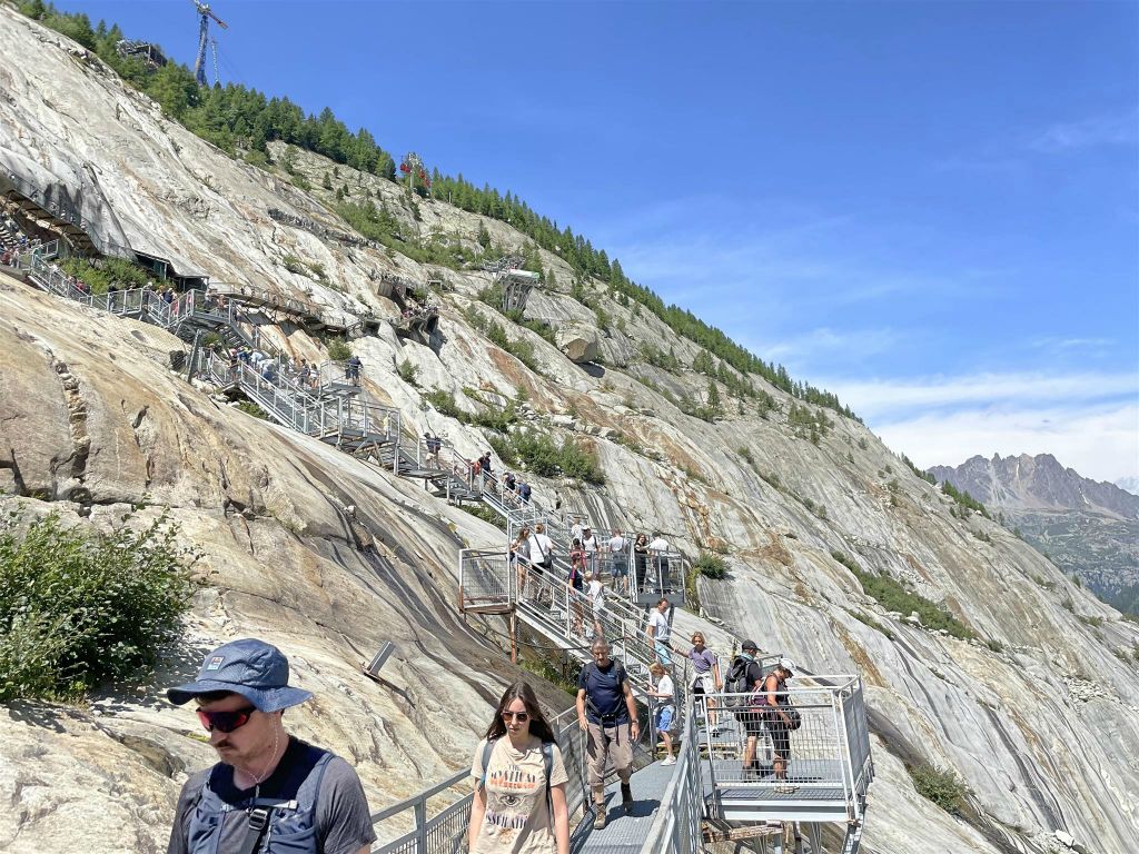 CHAMONIX - de trappen van en naar de ijsgrot Mer de Glace