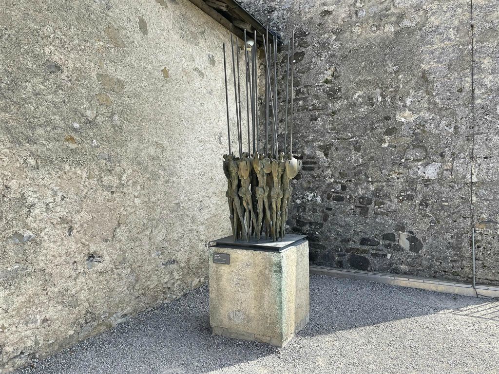 GRUYÈRES - een kustwerk bij het kasteel van Gruyères