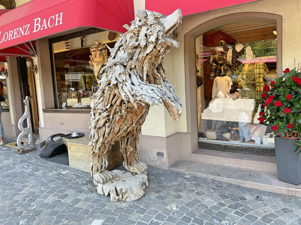 GSTAAD - een beren kunstwerk
